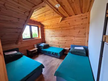 Komfortowe wnętrze pokoju gościnnego